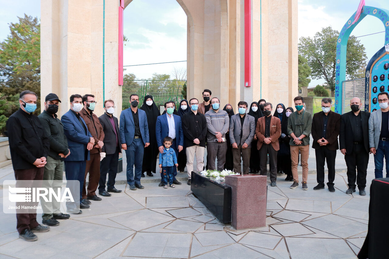 اصحاب رسانه به مقام شامخ سردار شهید “حسین همدانی” ادای احترام کردند